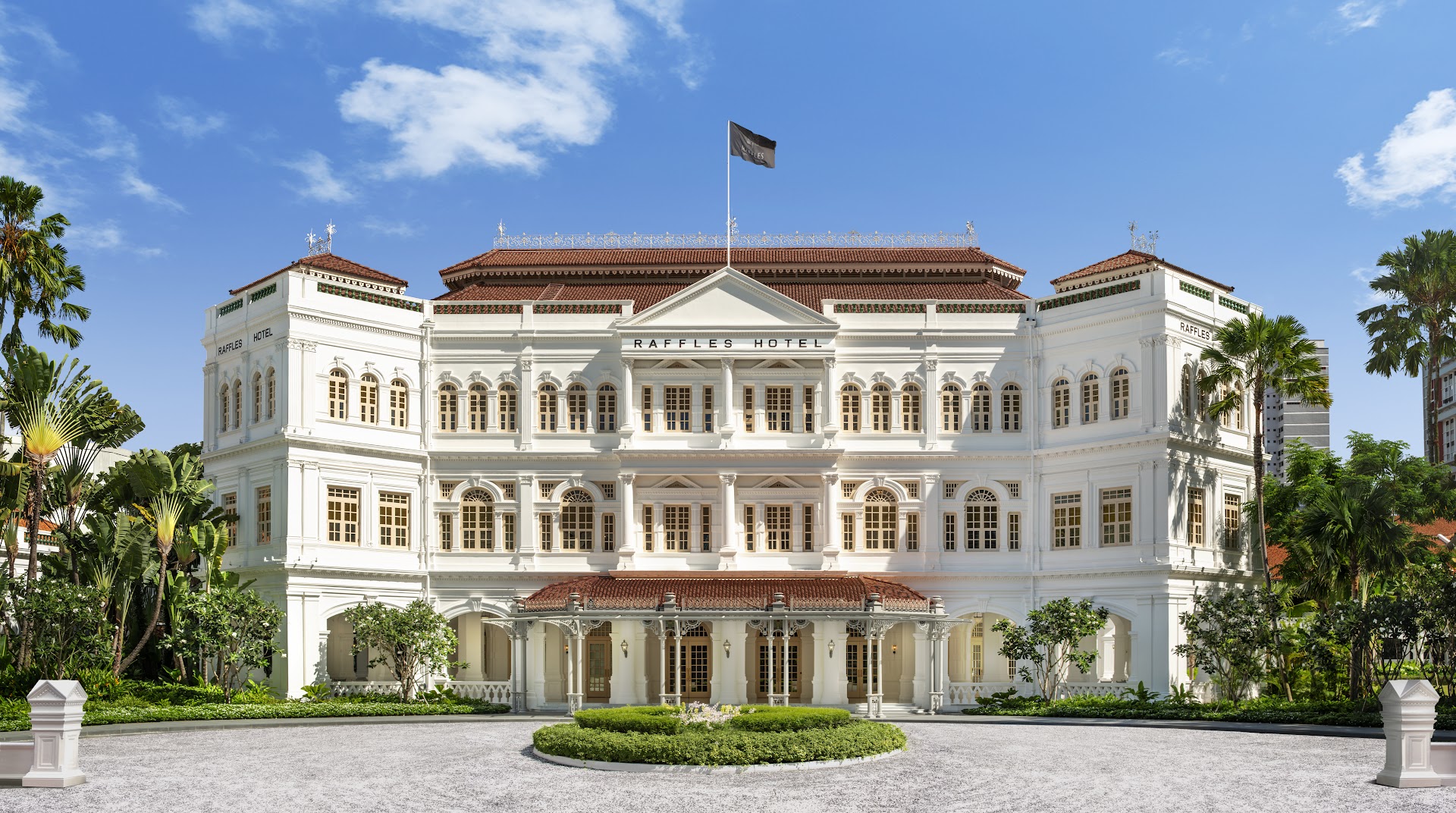 Raffles Singapore at 6 a.m. — What an $800 Colonial Suite Actually Feels Like at Dawn