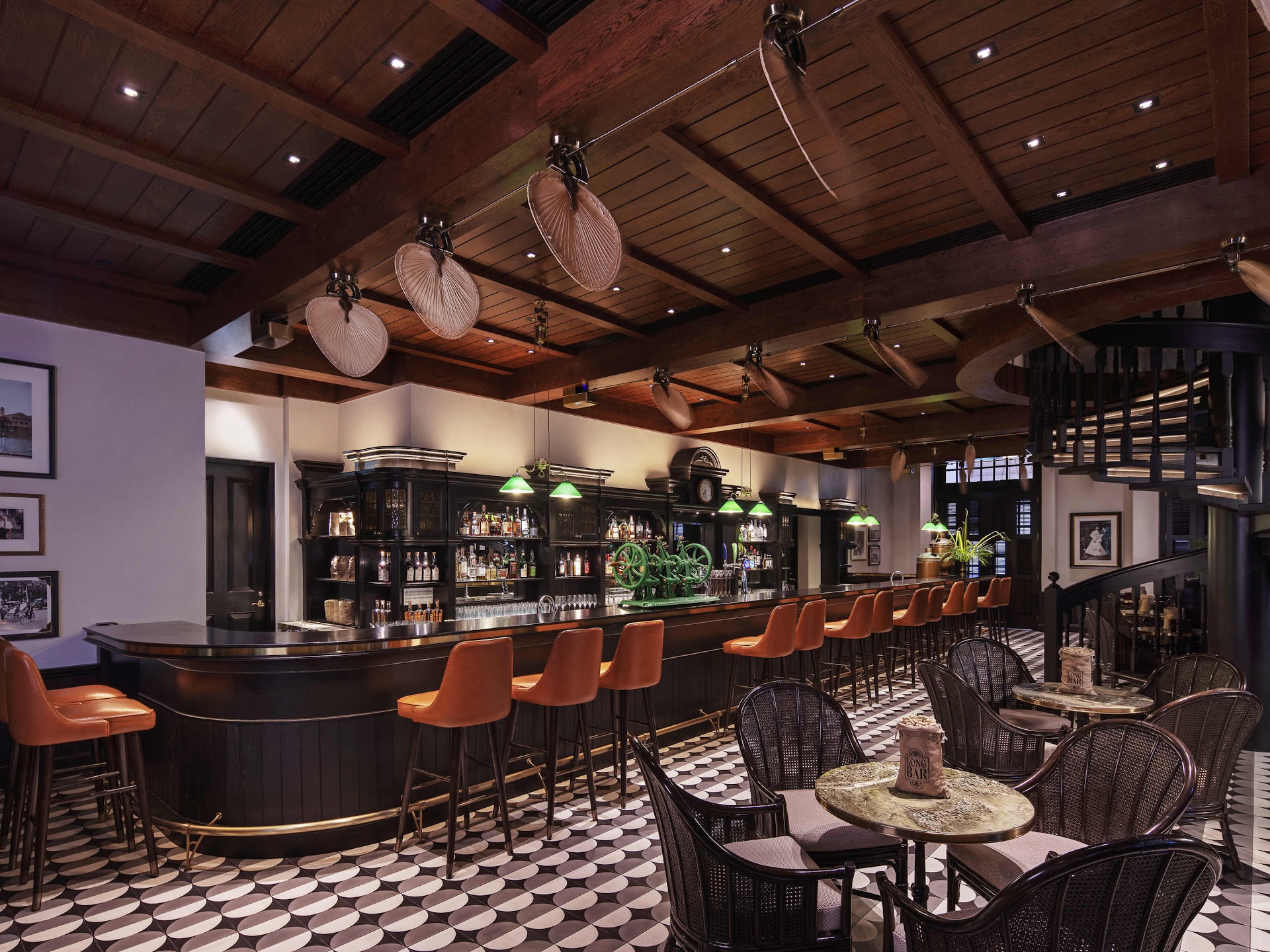 Raffles Singapore at Dawn — The Colonial Courtyard, a $900 Suite, and Whether the Legend Still Earns Its Rate